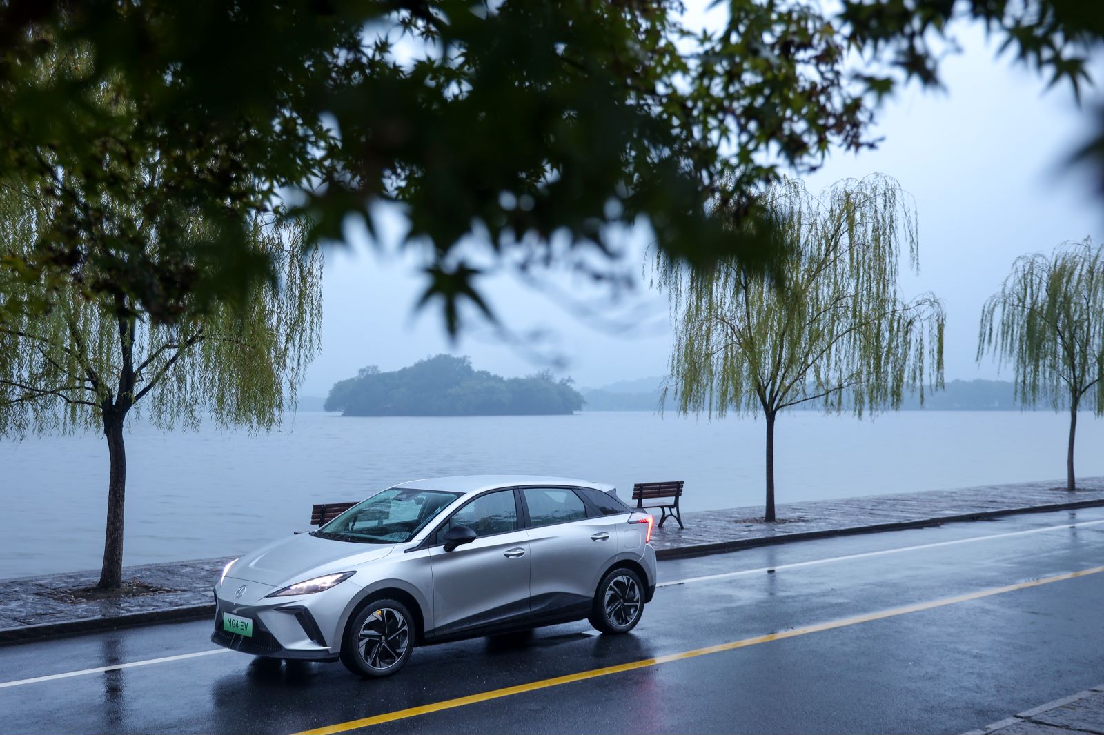 十万的电车、二十万的品质 MG4 EV定义两厢电轿价值新标准