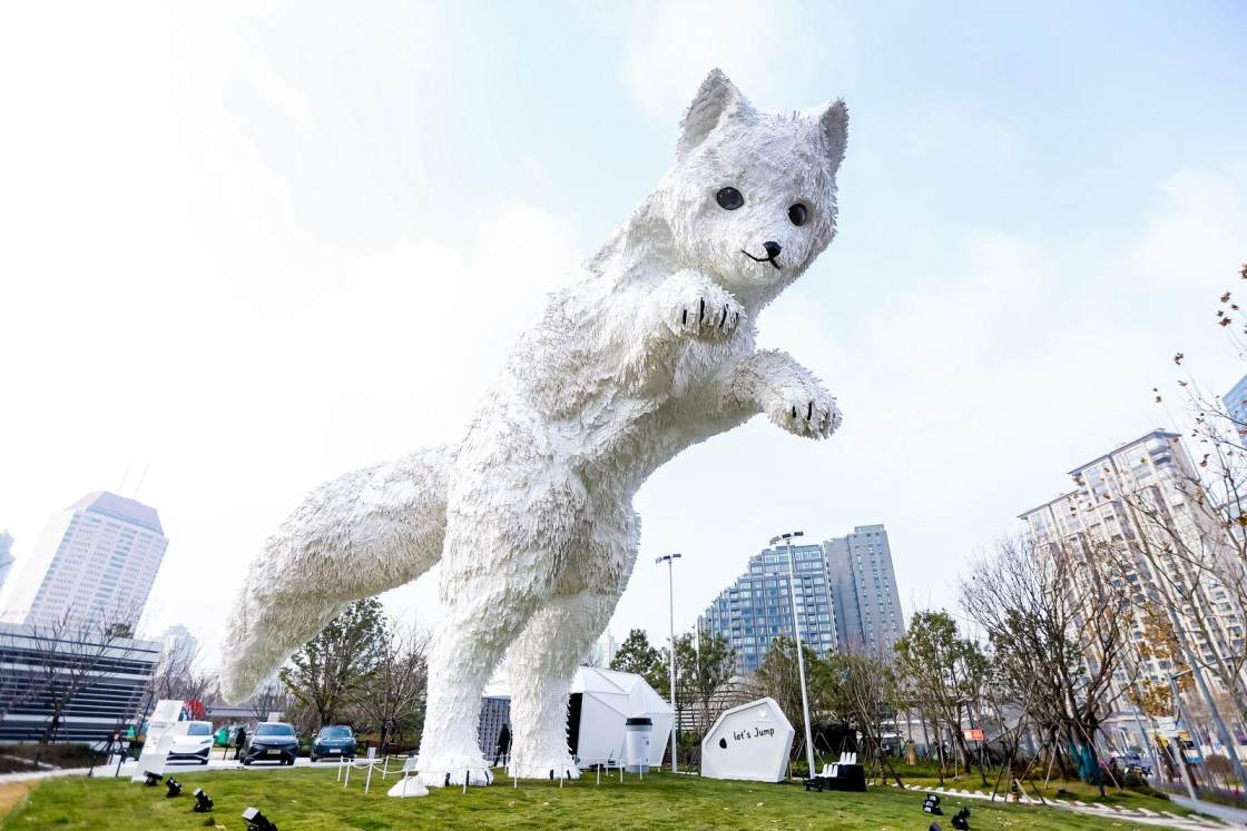极狐携手霍夫曼，新年献礼“大狐狸”，再掀艺术与汽车跨界新篇章