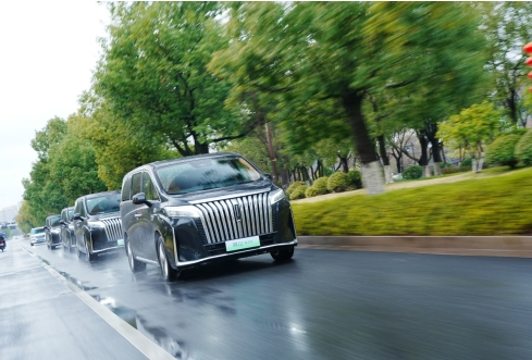 高端商务巅峰之作！魏牌高山MPV行政加长版全国火热交付中