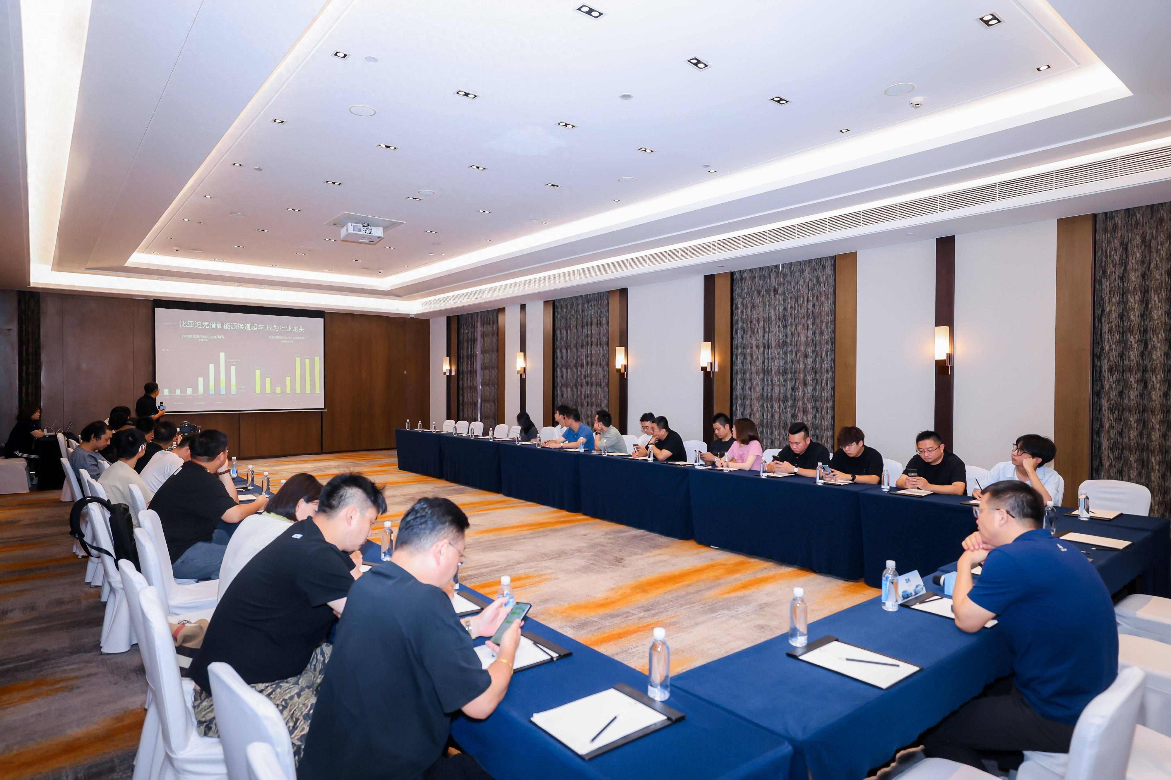 惊!全国媒体实测比亚迪秦L DM-i与海豹06 DM-i，百公里油耗竟比摩托车还少？