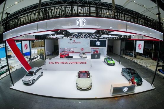 坚持燃油新能源双赛道发力，MG ES5&MG7 2025款亮相广州车展