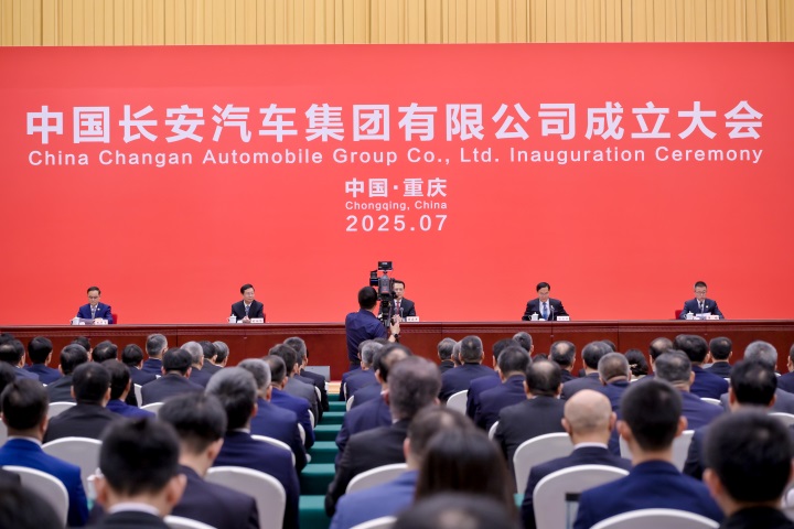 新长安启航：深蓝如何扛起中国汽车科技突围的大旗？