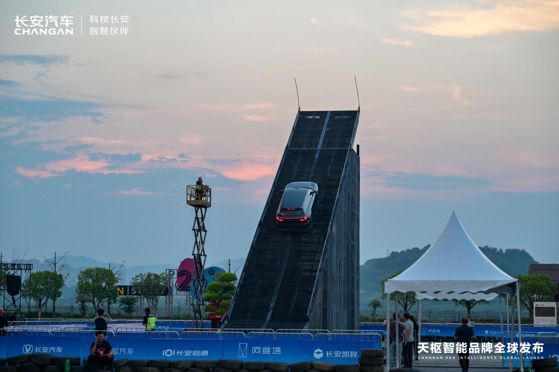 坚守“安全底线”，长安汽车“天枢智能”为用户负责！