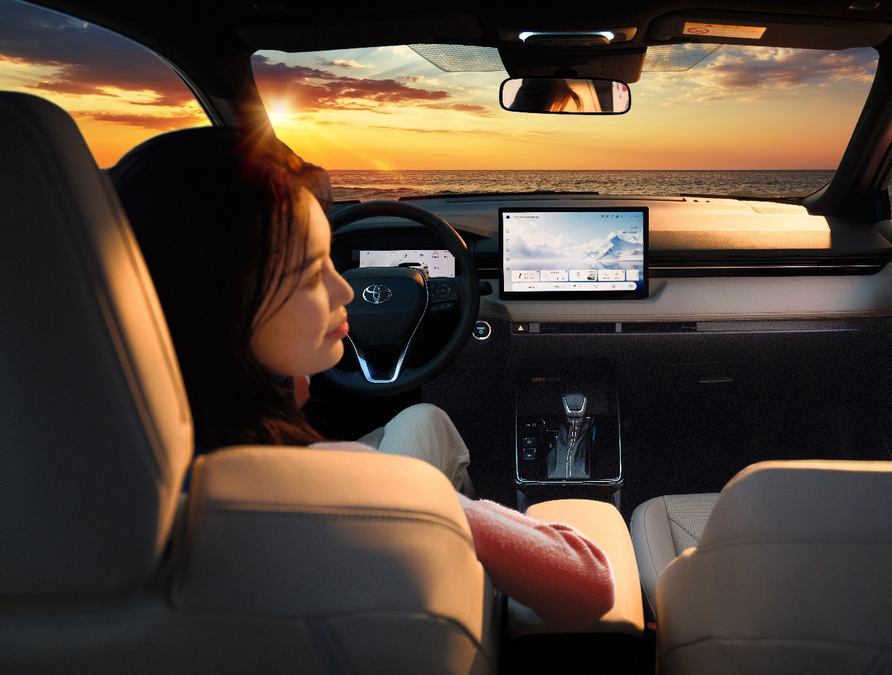 全新卡罗拉锐放焕新上市,打造10万级全能SUV性价比标杆