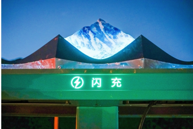 闪充站登珠峰，方程豹为热爱抵云端