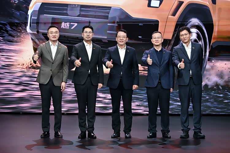 传祺越7预售17.18万起，下订享28000元好礼，还有机会免费开一年
