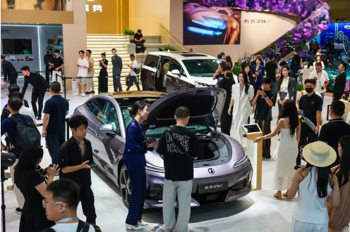 预售价31.98万-38.98万元，腾势Z9S展车抵达全国166城334家门店